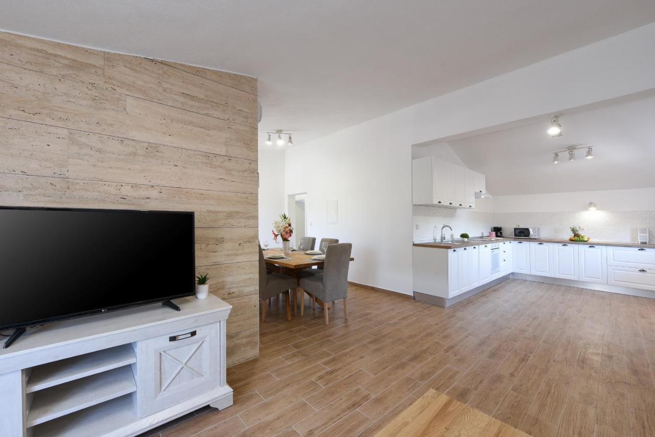 Apartman Magas With Private Pool ヴィンイェラック エクステリア 写真