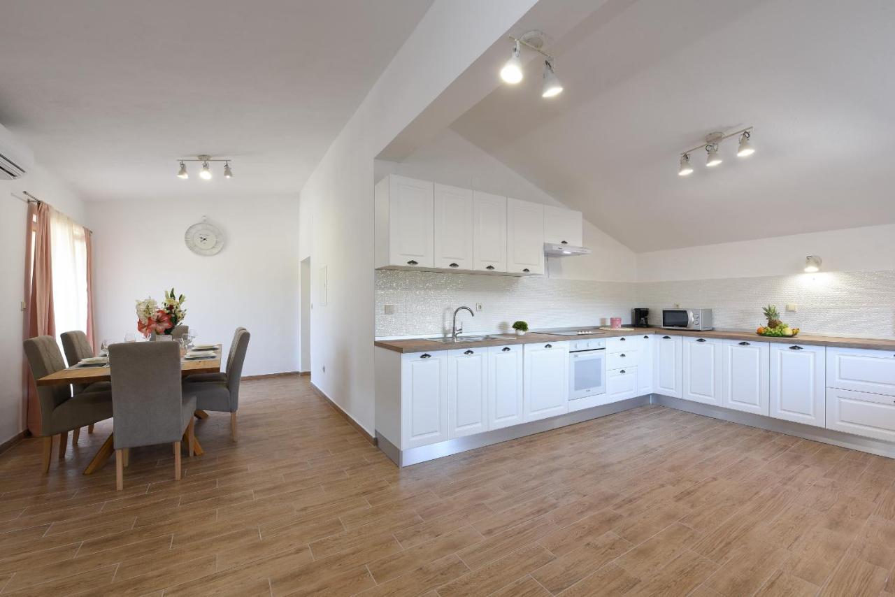 Apartman Magas With Private Pool ヴィンイェラック エクステリア 写真